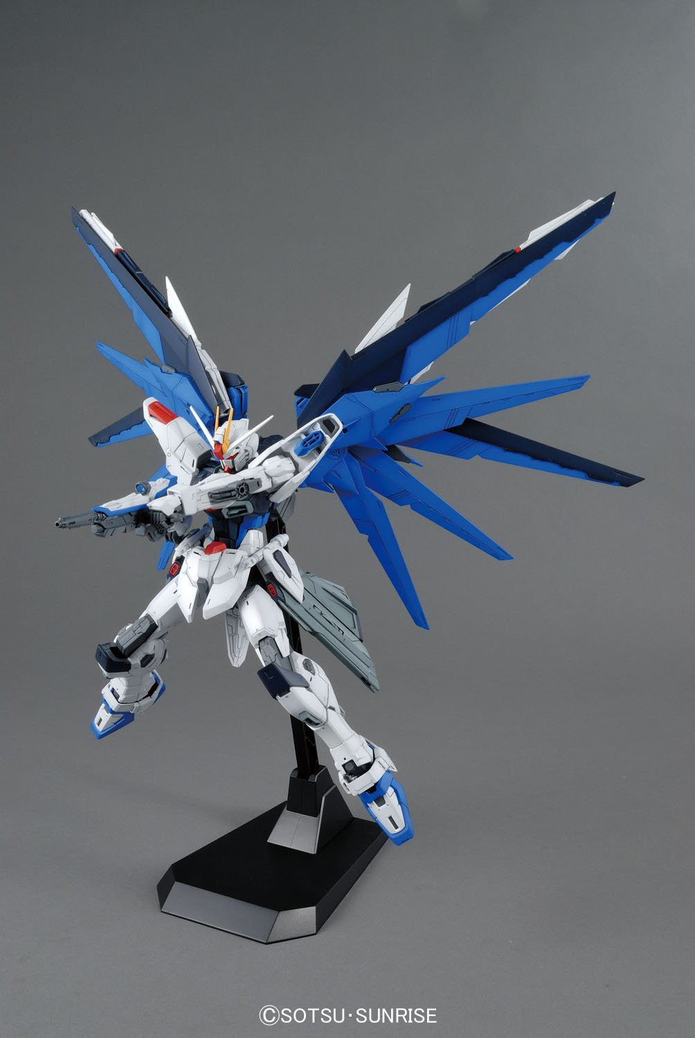 MG 1/100 Freedom Gundam Ver. 2.0