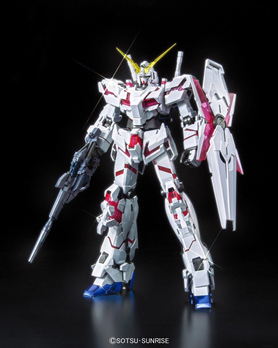 MG 1/100 Unicorn Gundam (Red / Green Twin Frame Edition) Titanium Finish