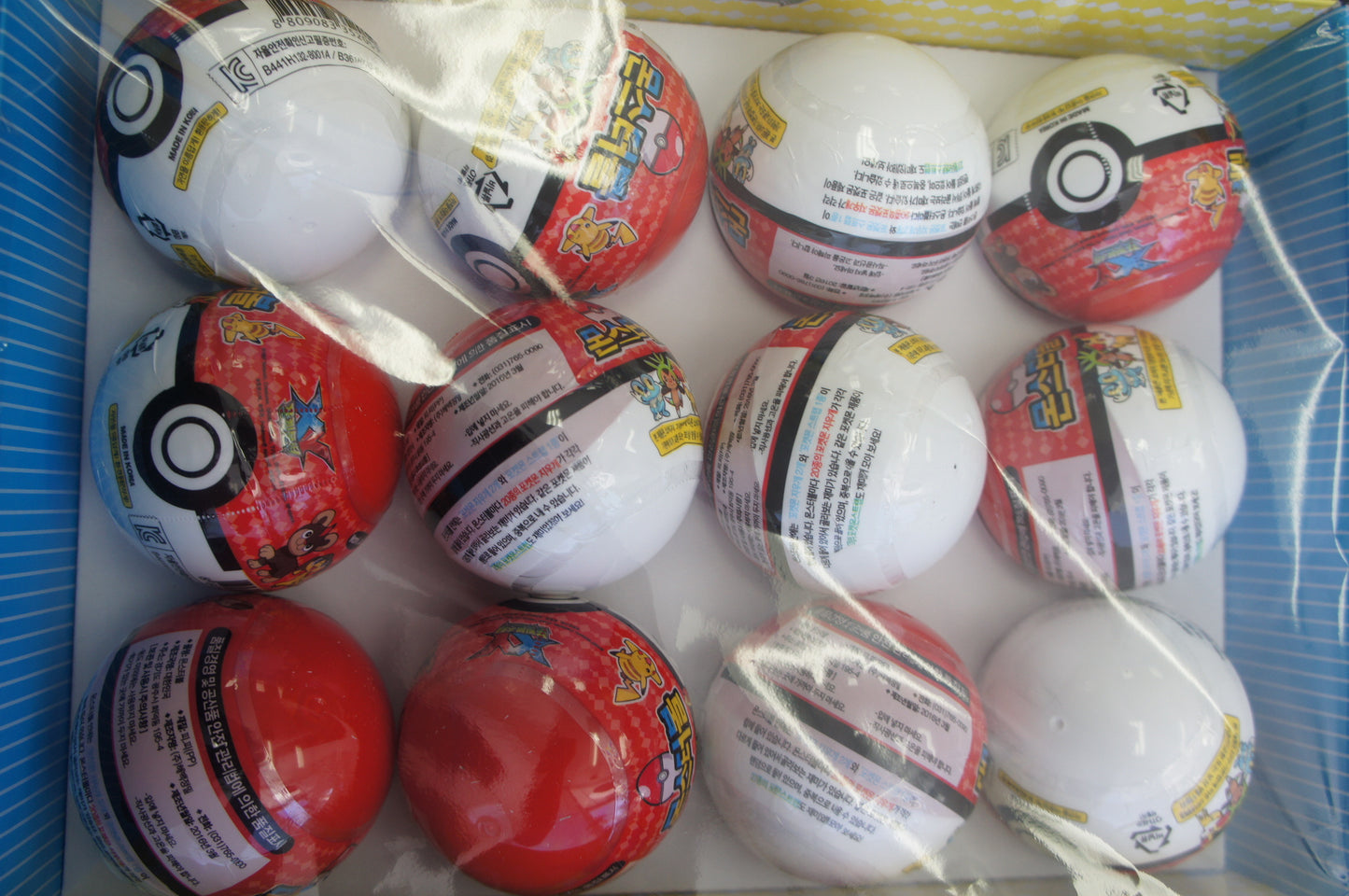 New 2000 POKEBALL