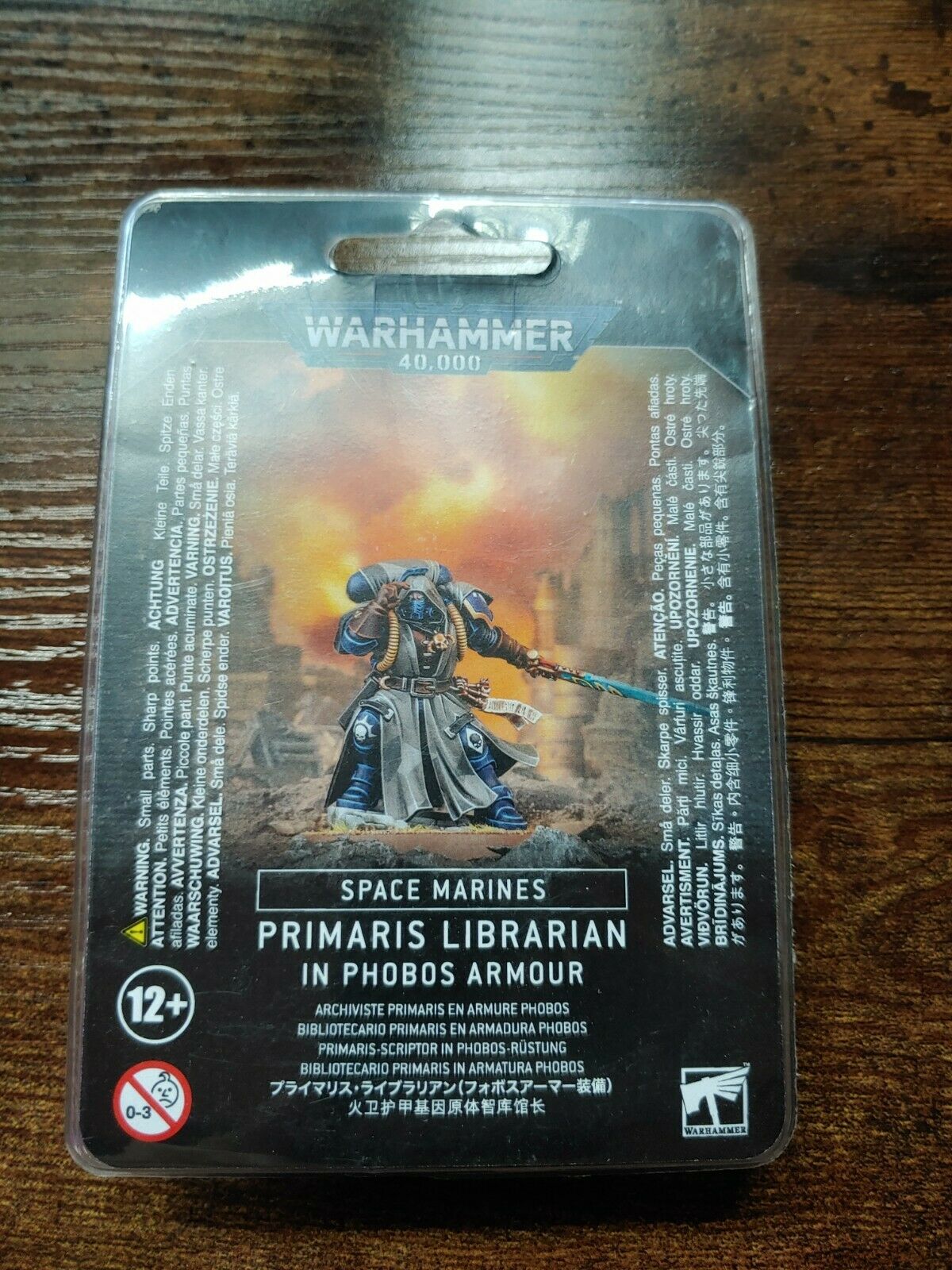 Warhammer 40,000: Space Marines Primaris Librarian in Phobos Armour